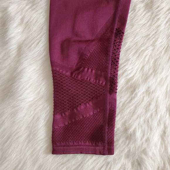Fabletics Mosaic High Waisted 7/8 Leggings Burgundy Small NWT - Picture 9 of 14